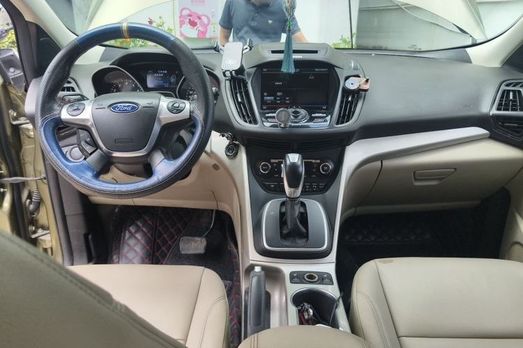 Used Ford Kuga 2015 2.0L GTDi Four-Wheel Drive Prestige Model Center Console