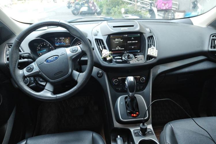 Used Ford Kuga 2015 2.0L GTDi Four-Wheel-Drive Sport Model Center Console