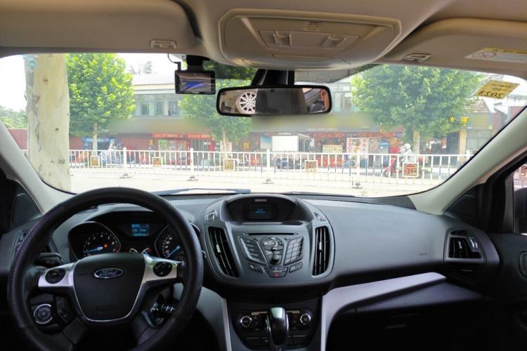 Used Ford Kuga 2015 1.5L GTDi Two-Wheel Drive Fashion Edition Center Console
