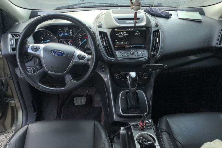 Used Ford Kuga 2015 1.5L GTDi Four-Wheel-Drive Elite Model Center Console