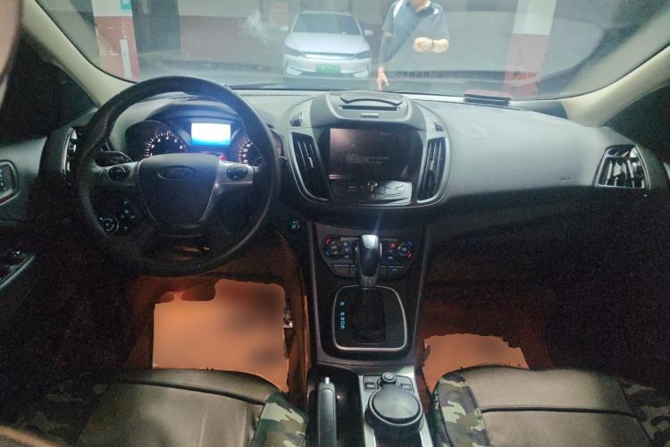 Used Ford Kuga 2015 2.0L GTDi Four-Wheel Drive Elite Model Center Console