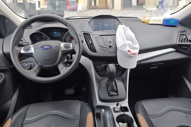 Used Ford Kuga 2015 1.5L GTDi Two-Wheel-Drive Comfort Model Center Console