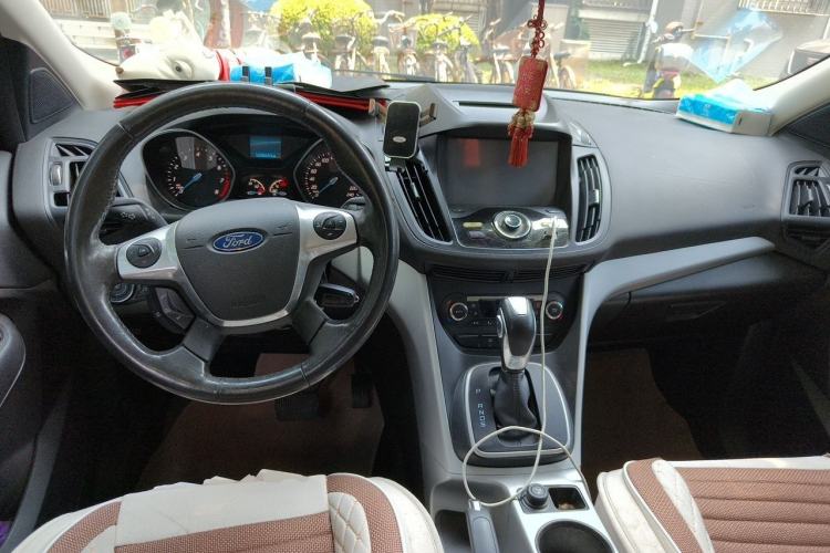 Used Ford Kuga 2015 1.5L GTDi Four-Wheel-Drive Elite Model Center Console