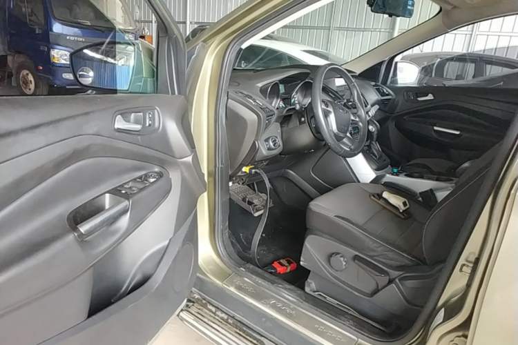 Used Ford Kuga 2015 1.5L GTDi Two-Wheel-Drive Comfort Model Driver Seat
