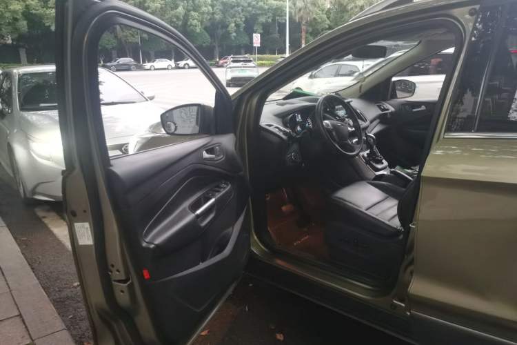 Used Ford Kuga 2015 1.5L GTDi Four-Wheel-Drive Elite Model Driver Seat