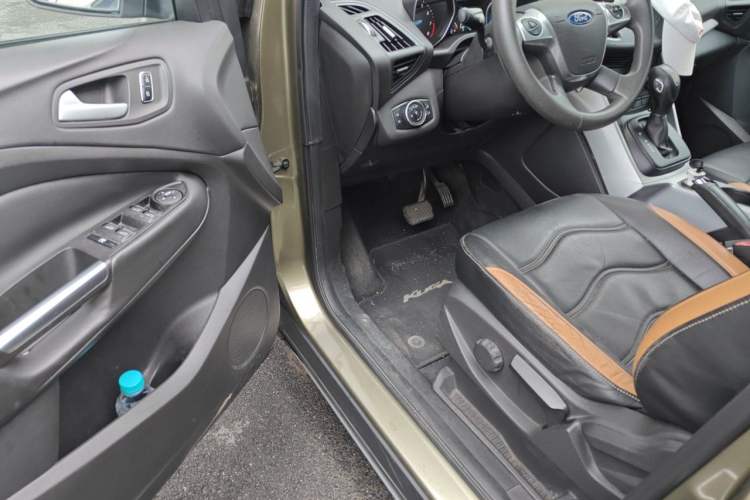 Used Ford Kuga 2015 1.5L GTDi Two-Wheel-Drive Comfort Model Driver Seat