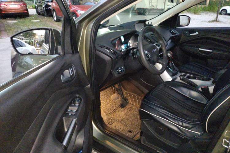 Used Ford Kuga 2015 1.5L GTDi Two-Wheel-Drive Comfort Model Driver Seat
