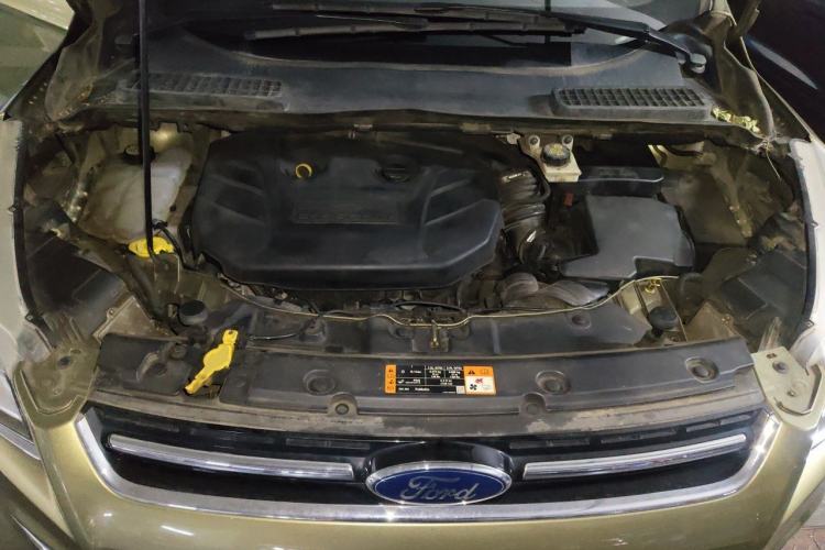Used Ford Kuga 2015 2.0L GTDi Four-Wheel Drive Prestige Model Engine Bay