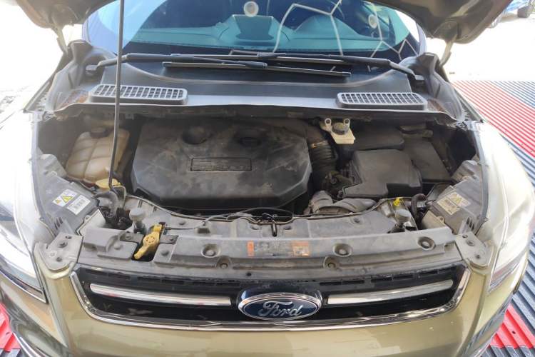 Used Ford Kuga 2015 2.0L GTDi Four-Wheel Drive Prestige Model Engine Bay