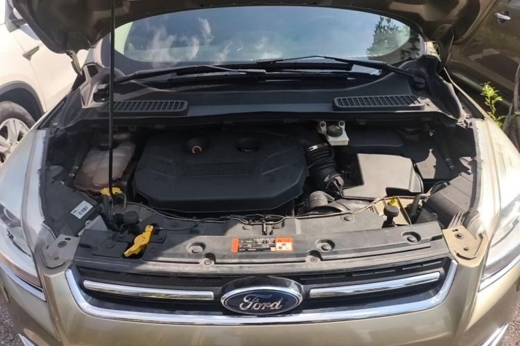 Used Ford Kuga 2015 2.0L GTDi Four-Wheel Drive Prestige Model Engine Bay