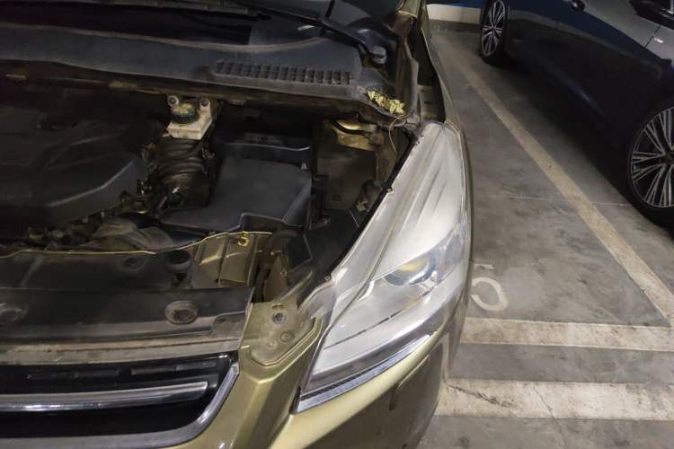 Used Ford Kuga 2015 2.0L GTDi Four-Wheel Drive Prestige Model Engine Bay Left