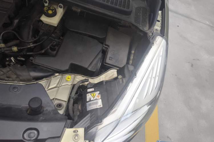 Used Ford Kuga 2015 1.5L GTDi Two-Wheel-Drive Comfort Model Engine Bay Left