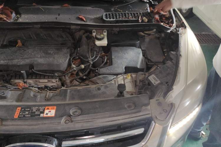 Used Ford Kuga 2015 1.5L GTDi Four-Wheel-Drive Elite Model Engine Bay Left