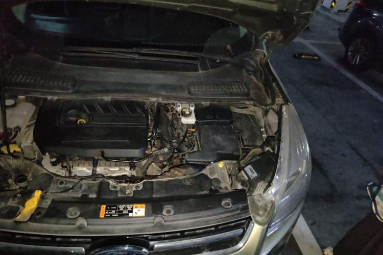 Used Ford Kuga 2015 1.5L GTDi Four-Wheel-Drive Elite Model Engine Bay Left
