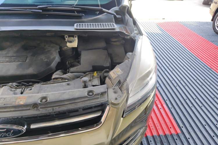 Used Ford Kuga 2015 2.0L GTDi Four-Wheel Drive Prestige Model Engine Bay Left