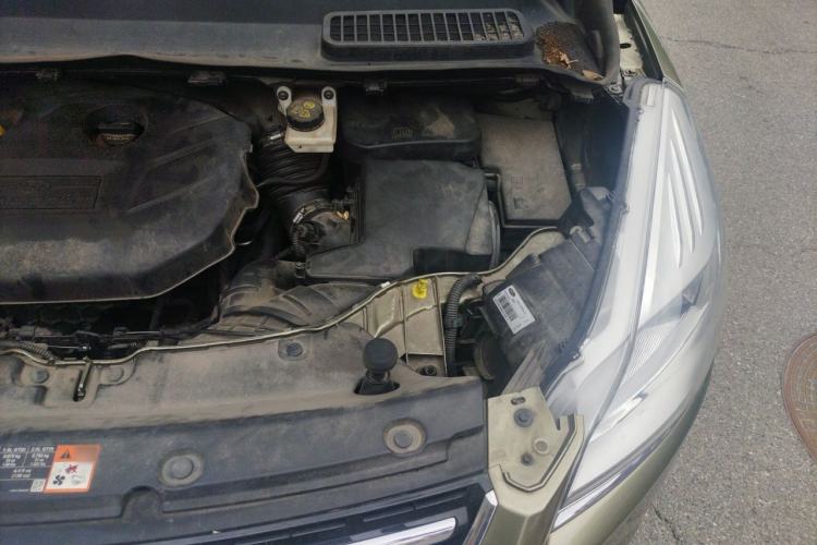 Used Ford Kuga 2015 2.0L GTDi Four-Wheel Drive Elite Model Engine Bay Left