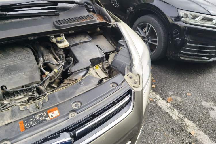 Used Ford Kuga 2015 1.5L GTDi Four-Wheel-Drive Elite Model Engine Bay Left