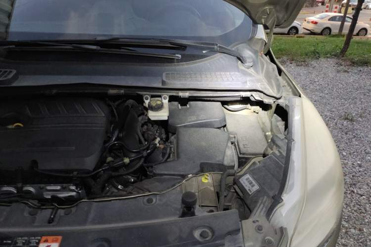 Used Ford Kuga 2015 1.5L GTDi Two-Wheel-Drive Comfort Model Engine Bay Left