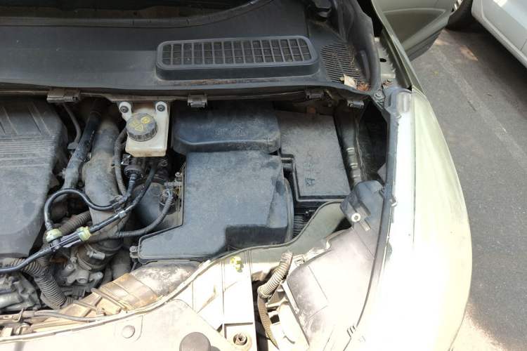 Used Ford Kuga 2015 1.5L GTDi Four-Wheel-Drive Elite Model Engine Bay Left