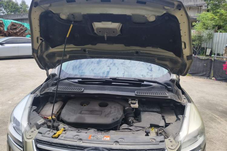 Used Ford Kuga 2015 2.0L GTDi Four-Wheel Drive Prestige Model Engine Bay