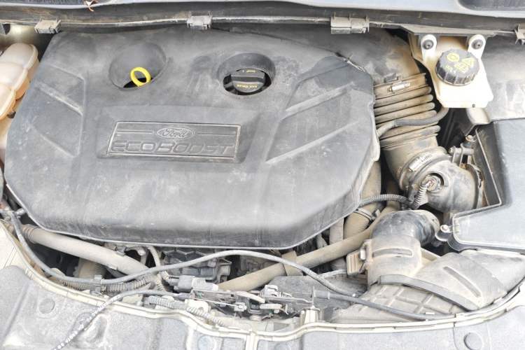 Used Ford Kuga 2015 2.0L GTDi Four-Wheel-Drive Sport Model Engine Bay