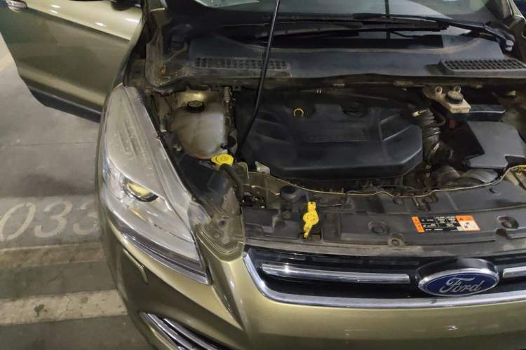 Used Ford Kuga 2015 2.0L GTDi Four-Wheel Drive Prestige Model Engine Bay Right