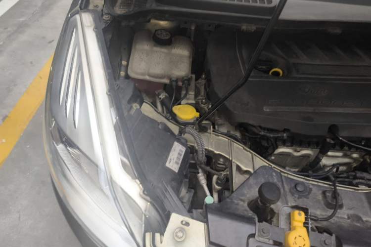 Used Ford Kuga 2015 1.5L GTDi Two-Wheel-Drive Comfort Model Engine Bay Right