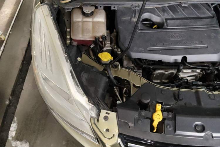 Used Ford Kuga 2015 1.5L GTDi Two-Wheel-Drive Comfort Model Engine Bay Right