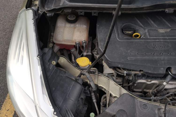 Used Ford Kuga 2015 1.5L GTDi Two-Wheel-Drive Comfort Model Engine Bay Right