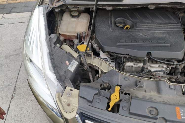 Used Ford Kuga 2015 1.5L GTDi Four-Wheel-Drive Elite Model Engine Bay Right