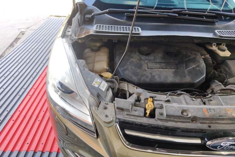 Used Ford Kuga 2015 2.0L GTDi Four-Wheel Drive Prestige Model Engine Bay Right