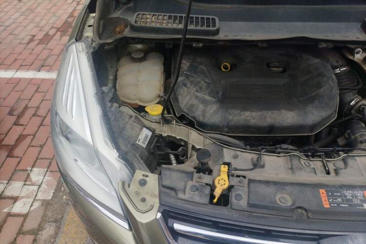 Used Ford Kuga 2015 2.0L GTDi Four-Wheel Drive Elite Model Engine Bay Right