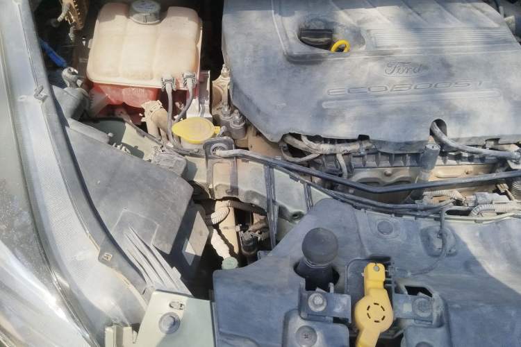 Used Ford Kuga 2015 1.5L GTDi Four-Wheel-Drive Elite Model Engine Bay Right