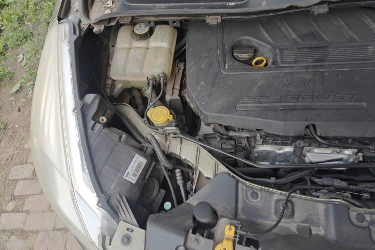 Used Ford Kuga 2015 1.5L GTDi Four-Wheel-Drive Elite Model Engine Bay Right