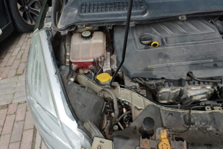 Used Ford Kuga 2015 1.5L GTDi Four-Wheel-Drive Elite Model Engine Bay Right