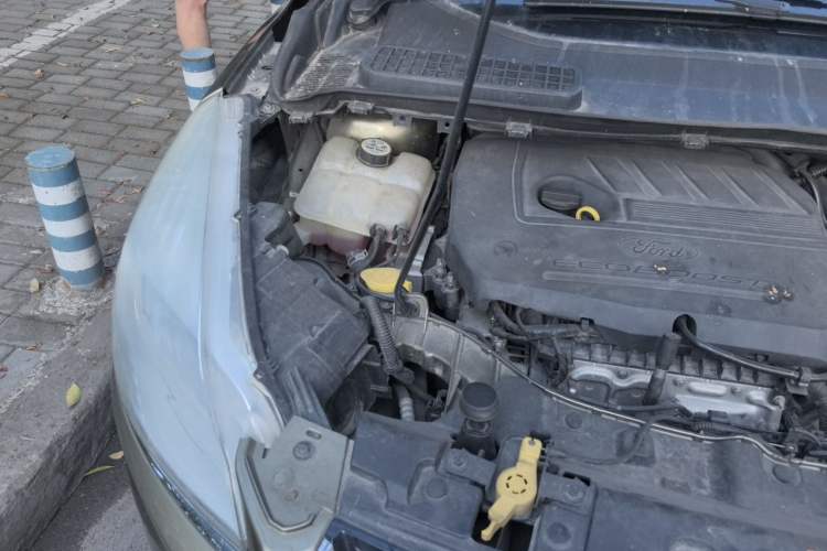 Used Ford Kuga 2015 1.5L GTDi Four-Wheel-Drive Elite Model Engine Bay Right