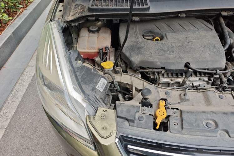 Used Ford Kuga 2015 1.5L GTDi Four-Wheel-Drive Elite Model Engine Bay Right