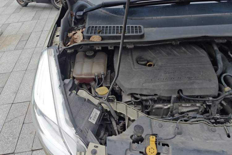 Used Ford Kuga 2015 1.5L GTDi Two-Wheel-Drive Comfort Model Engine Bay Right