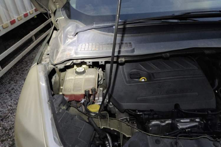 Used Ford Kuga 2015 1.5L GTDi Two-Wheel-Drive Comfort Model Engine Bay Right