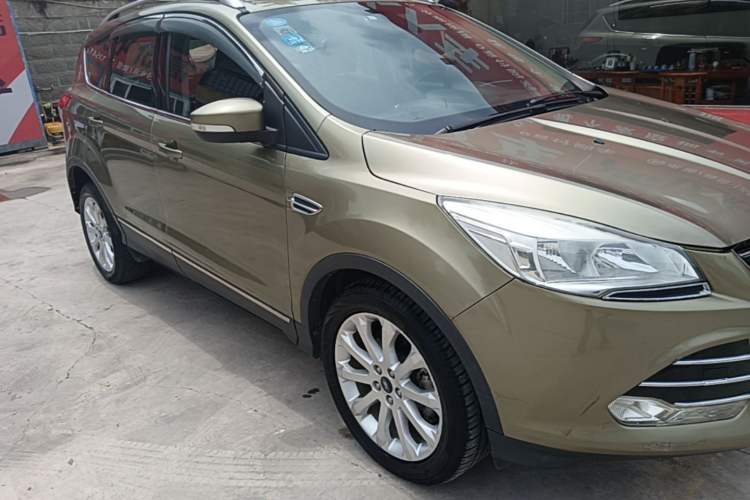 Used Ford Kuga 2015 1.5L GTDi Two-Wheel Drive Fashion Edition Front Right 45 Deg