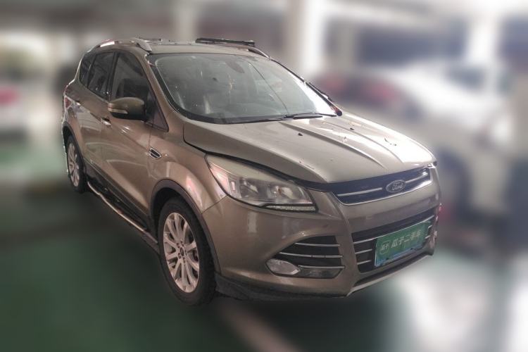 Used Ford Kuga 2015 1.5L GTDi Four-Wheel-Drive Elite Model Front Right 45 Deg