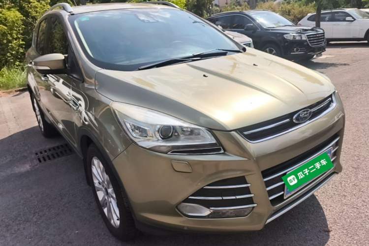 Used Ford Kuga 2015 2.0L GTDi Four-Wheel Drive Prestige Model Front Right 45 Deg