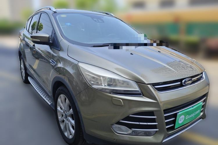 Used Ford Kuga 2015 2.0L GTDi Four-Wheel-Drive Sport Model Front Right 45 Deg
