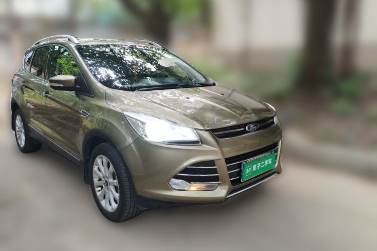 Used Ford Kuga 2015 1.5L GTDi Four-Wheel-Drive Elite Model Front Right 45 Deg