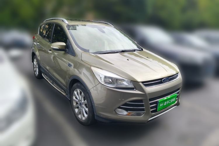 Used Ford Kuga 2015 1.5L GTDi Four-Wheel-Drive Elite Model Front Right 45 Deg