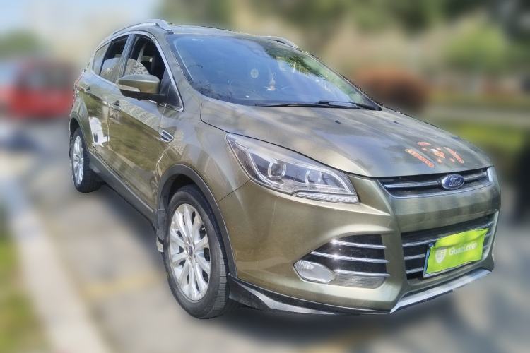 Used Ford Kuga 2015 1.5L GTDi Four-Wheel-Drive Elite Model Front Right 45 Deg