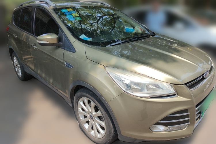 Used Ford Kuga 2015 1.5L GTDi Four-Wheel-Drive Elite Model Front Right 45 Deg