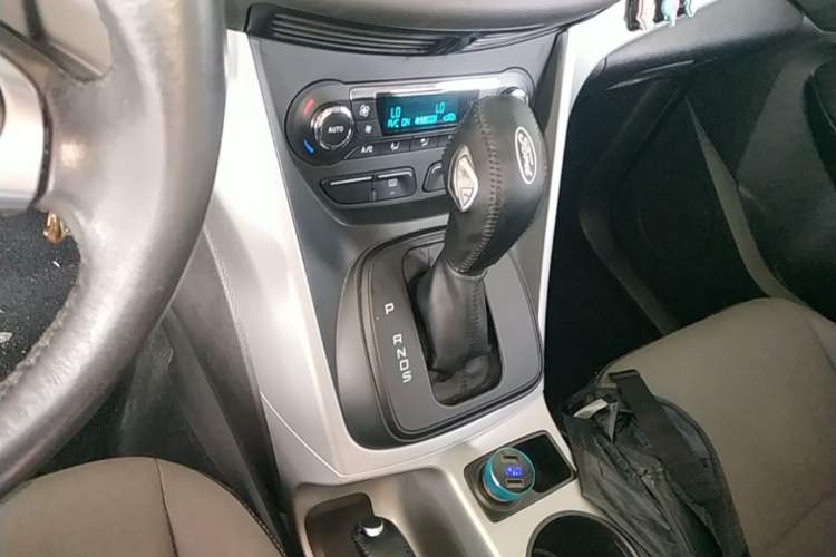 Used Ford Kuga 2015 1.5L GTDi Two-Wheel-Drive Comfort Model Gear Lever