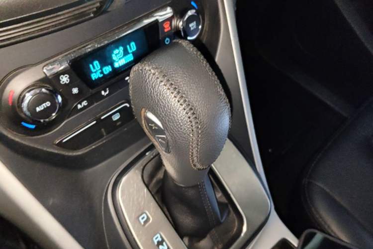 Used Ford Kuga 2015 1.5L GTDi Two-Wheel-Drive Comfort Model Gear Lever