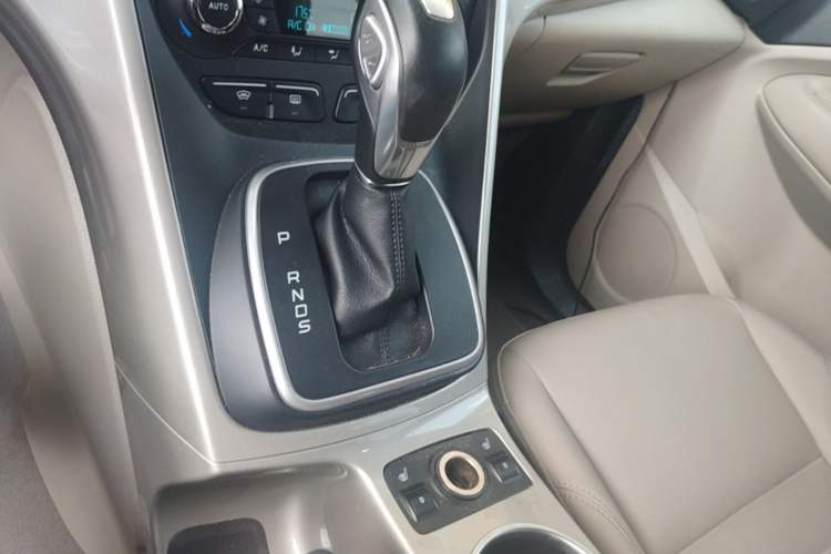 Used Ford Kuga 2015 2.0L GTDi Four-Wheel Drive Prestige Model Gear Lever